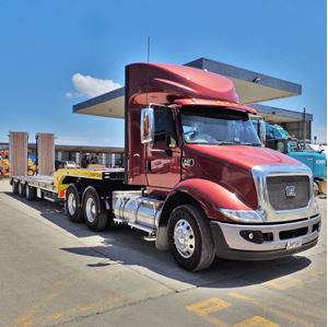 Picture of CAT CT610 & 3 Axle Trailer