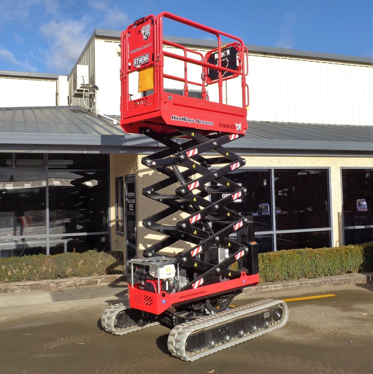Picture of 6m (8m) Tracked Scissor (Self-levelling)