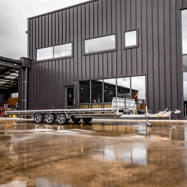 Picture of Triple Axle Flat Deck Trailer 